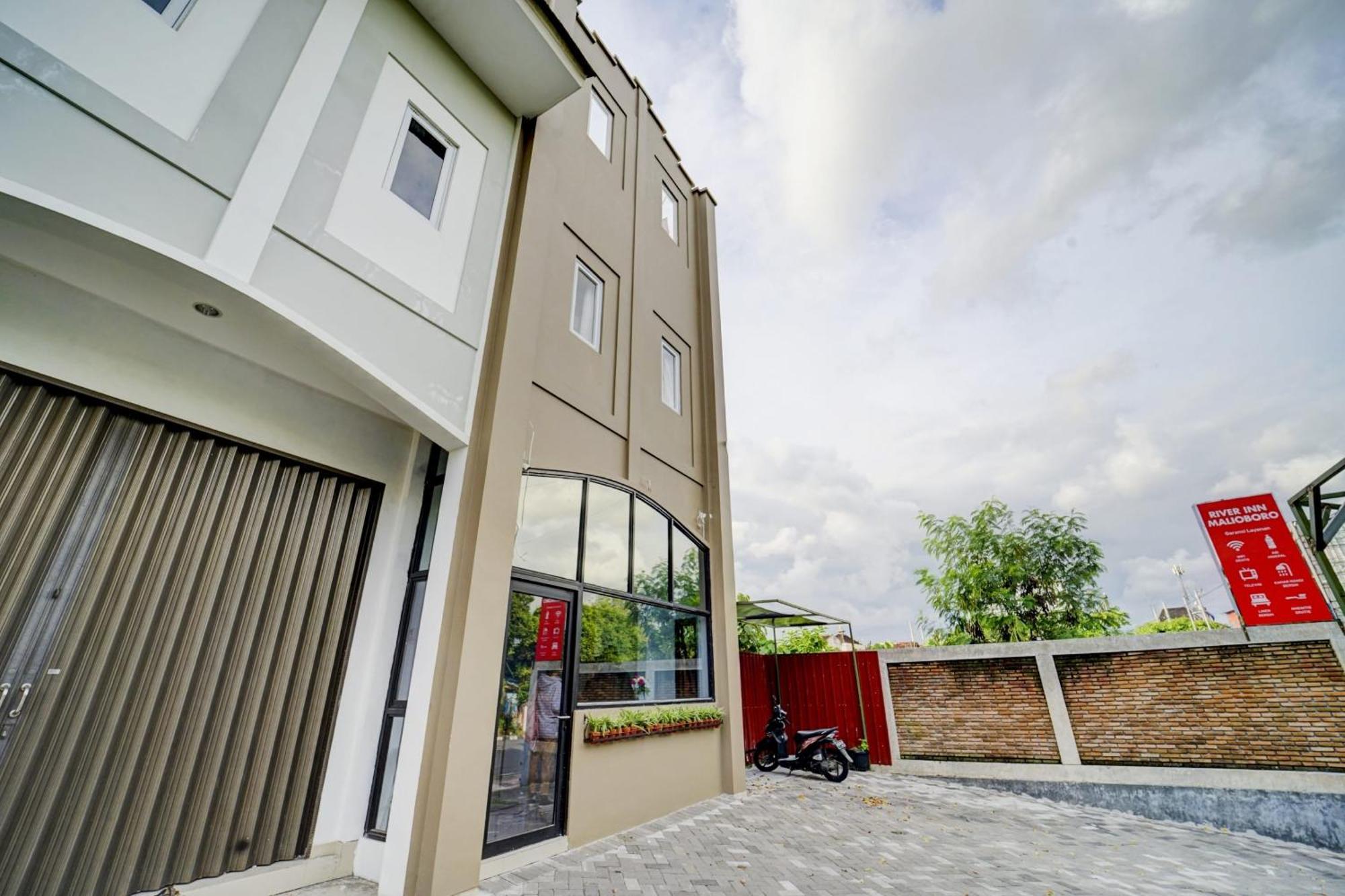 יוגיאקרטה Super Oyo 90778 River Inn Malioboro מראה חיצוני תמונה