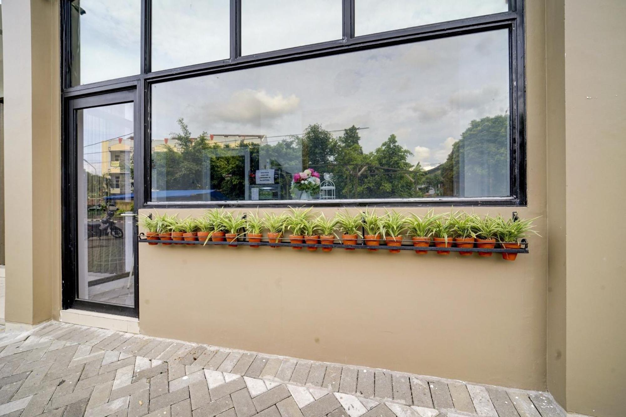 יוגיאקרטה Super Oyo 90778 River Inn Malioboro מראה חיצוני תמונה